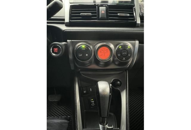 順利汽車～2015 yaris 豪華  第9張相片