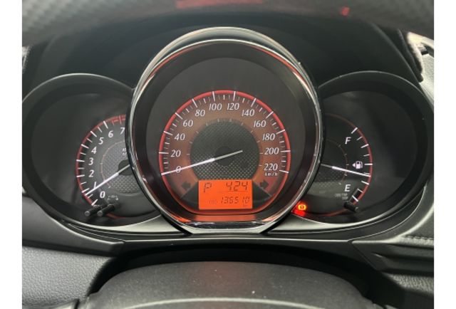 順利汽車～2015 yaris 豪華  第10張相片