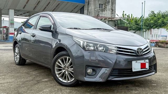 TOYOTA豐田 ALTIS  第3張相片