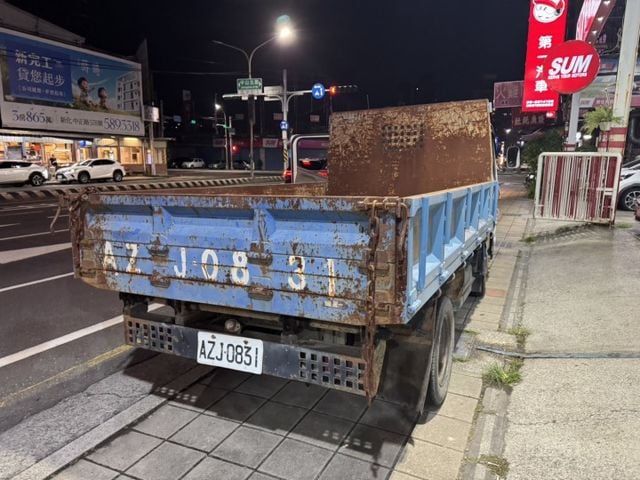 【新入庫整備中 歡迎您來電預約賞車】傾斗 車況健康 整理漂漂需要時間 有興趣請來電預約!!  第3張相片