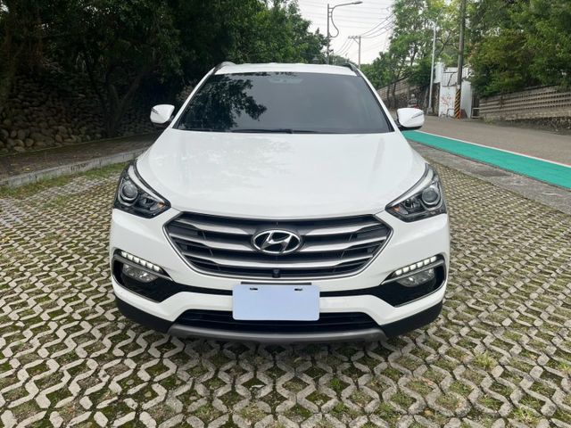 一手車 2.2L 柴油 馬力提升至200hp 新增ISG引擎智慧啟閉系統 提升19%油耗表現 VSM整合式車身動態系統  第2張相片