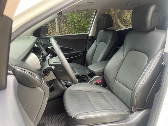 一手車 2.2L 柴油 馬力提升至200hp 新增ISG引擎智慧啟閉系統 提升19%油耗表現 VSM整合式車身動態系統  第3張相片