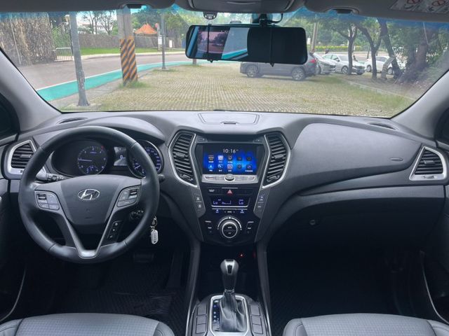 一手車 2.2L 柴油 馬力提升至200hp 新增ISG引擎智慧啟閉系統 提升19%油耗表現 VSM整合式車身動態系統  第5張相片