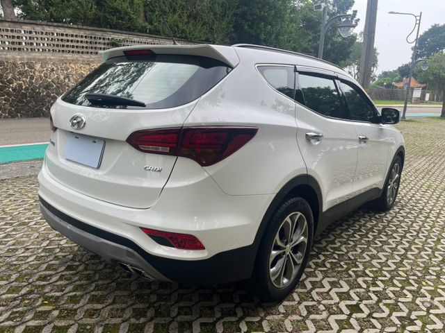 一手車 2.2L 柴油 馬力提升至200hp 新增ISG引擎智慧啟閉系統 提升19%油耗表現 VSM整合式車身動態系統  第14張相片