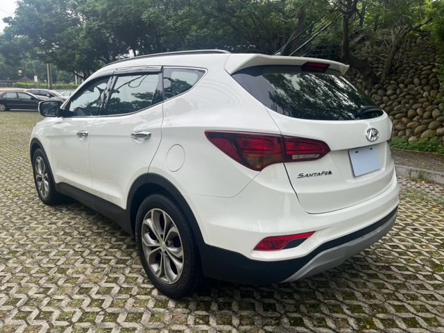 一手車 2.2L 柴油 馬力提升至200hp 新增ISG引擎智慧啟閉系統 提升19%油耗表現 VSM整合式車身動態系統  第18張相片