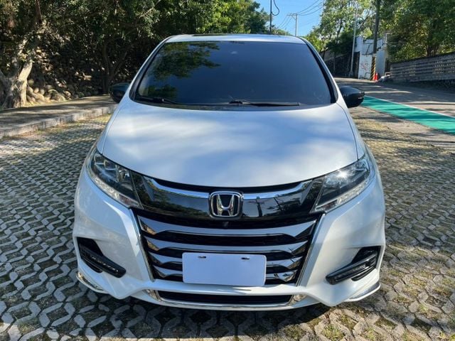 APEX 7人座 LED頭燈 天窗 前方雷達 環景系統 ACC跟車系統 自動停車系統 車道偏離警示系統 AEB緊急煞車  第2張相片