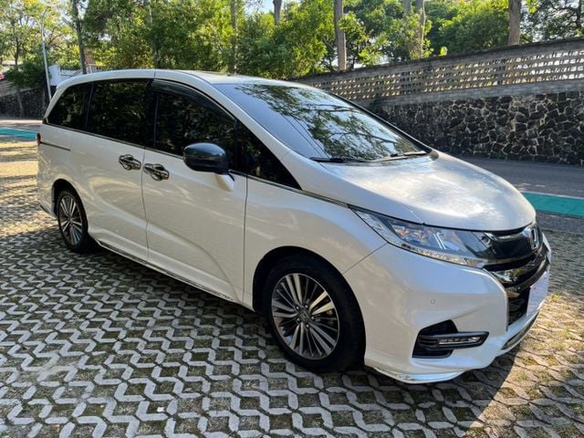 APEX 7人座 LED頭燈 天窗 前方雷達 環景系統 ACC跟車系統 自動停車系統 車道偏離警示系統 AEB緊急煞車  第11張相片