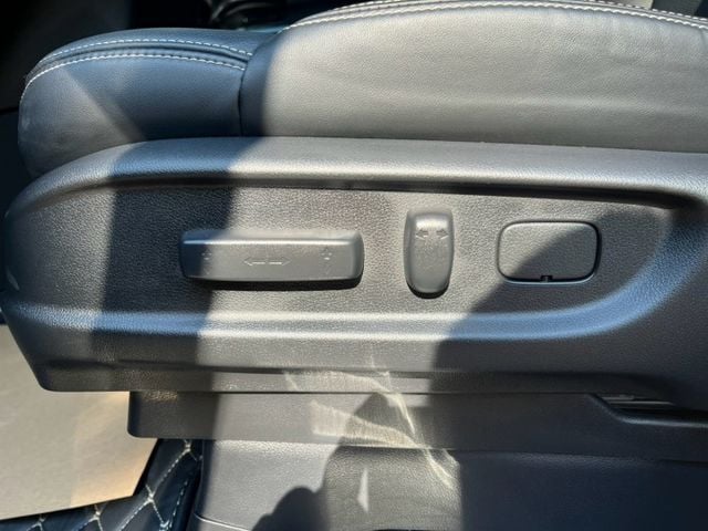 APEX 7人座 LED頭燈 天窗 前方雷達 環景系統 ACC跟車系統 自動停車系統 車道偏離警示系統 AEB緊急煞車  第14張相片