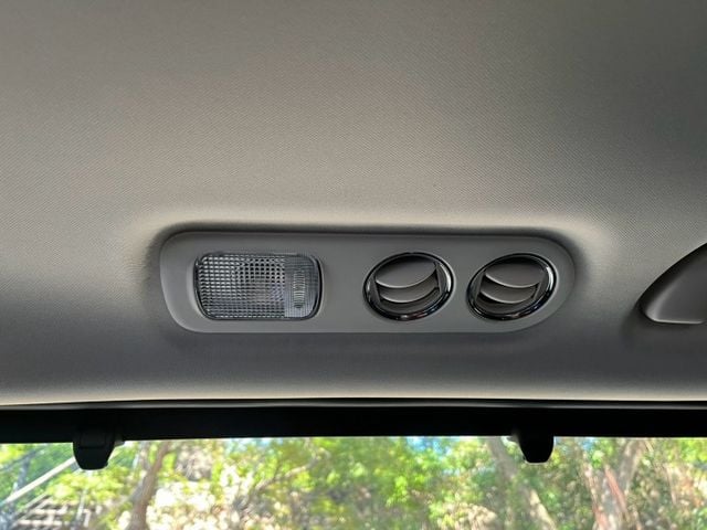 APEX 7人座 LED頭燈 天窗 前方雷達 環景系統 ACC跟車系統 自動停車系統 車道偏離警示系統 AEB緊急煞車  第15張相片
