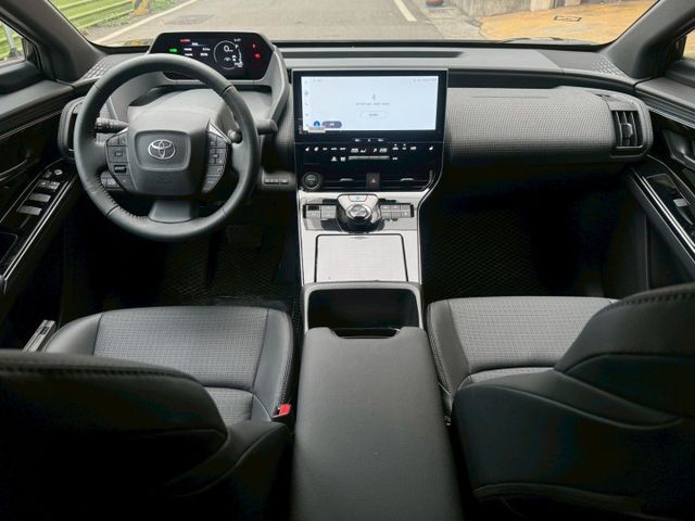 保證實車實價 / bZ4X 電動車 / 盲點 / 摸門 / Apple carplay / 電尾門  第14張相片