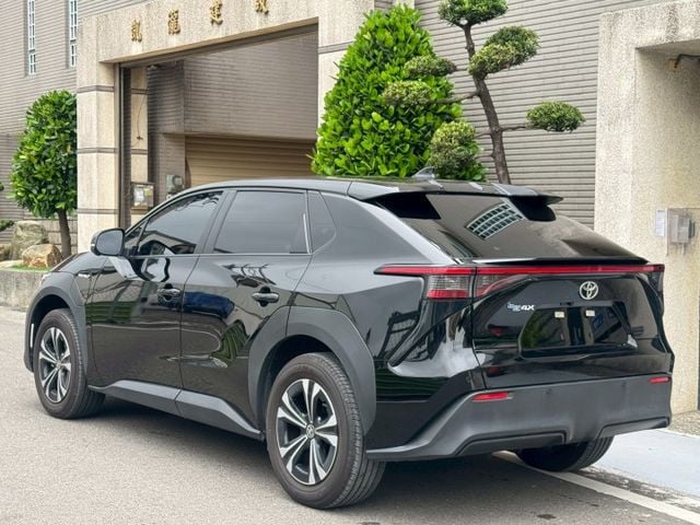 保證實車實價 / bZ4X 電動車 / 盲點 / 摸門 / Apple carplay / 電尾門  第16張相片