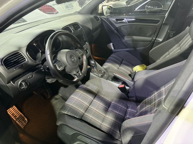 VOLKSWAGEN福斯 GOLF  第4張相片