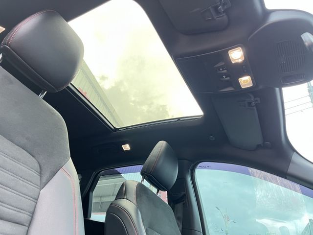 一手車~ST LINE~全車原鈑件皆在原廠保養~僅跑6萬5千公里~全景天窗~ACC跟車摸門電尾門車道維持~可全額貸  第7張相片