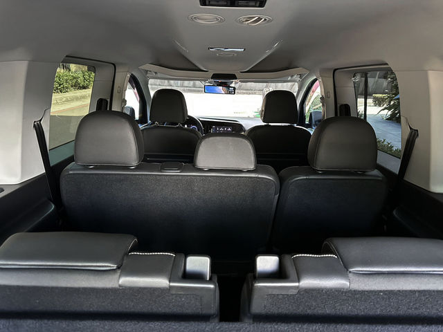 FORD福特 TOURNEO CONNECT  第7張相片