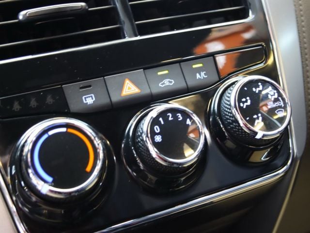 會長の店認證車☆YARIS Crossover/一手跑三萬多.九安全氣囊/巡跡防滑/感應頭燈/全車空力套件  第9張相片