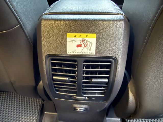 永承嚴選時尚經典都會休閒休旅車一手原鈑認證車全景天窗配備齊全可全額貸款  第14張相片