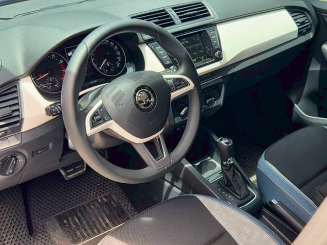 /5門掀背小車/扎實底盤/低里程/原廠保養/定速  第8張相片