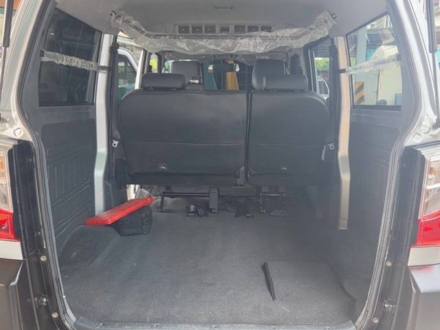 /低里程/自排麵包廂型車/可全額貸款  第7張相片