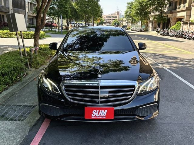 〈頂級立標E300 Exclusive〉總代理/一手車/原廠保養/23P跟車/環景+自動停車輔助/數位液晶儀表/腳踢電尾  第4張相片