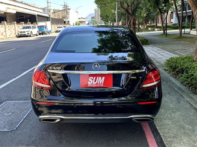 〈頂級立標E300 Exclusive〉總代理/一手車/原廠保養/23P跟車/環景+自動停車輔助/數位液晶儀表/腳踢電尾  第5張相片