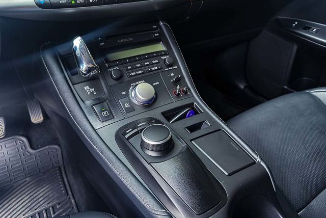 LEXUS凌志 CT200H  第8張相片