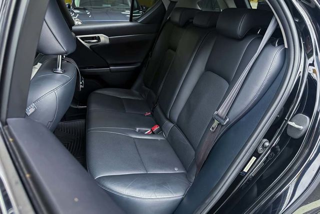 LEXUS凌志 CT200H  第10張相片