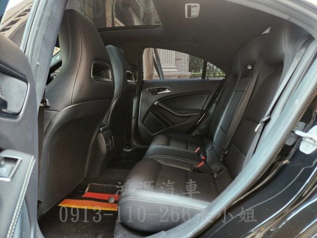 CLA250/I-KEY/全景天窗/HK/摸門/電熱椅/倒車顯影/電動座椅  第6張相片