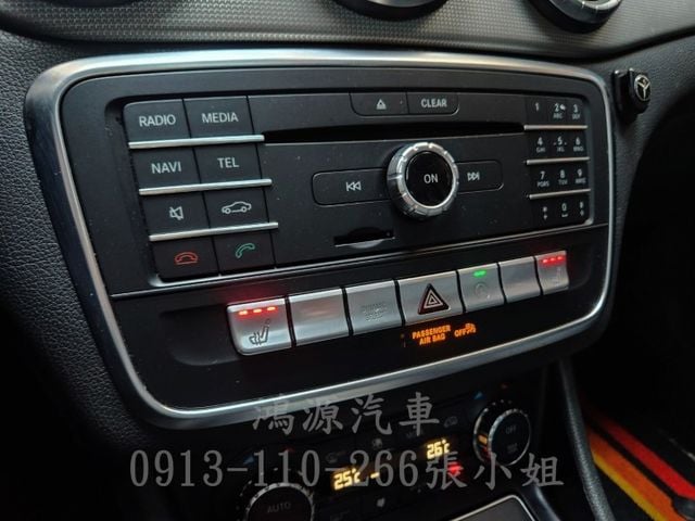 CLA250/I-KEY/全景天窗/HK/摸門/電熱椅/倒車顯影/電動座椅  第12張相片
