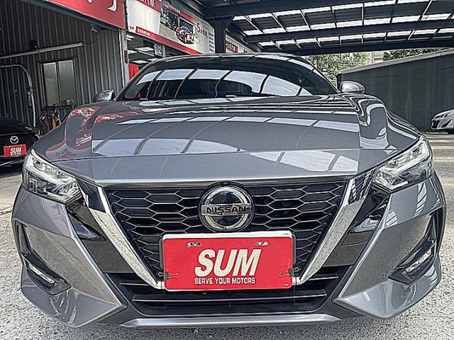 Sentra 尊爵版小資女愛車才跑5萬  第2張相片