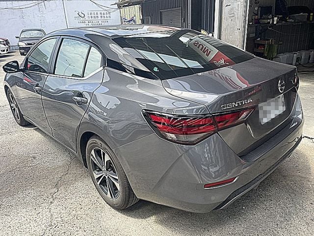 Sentra 尊爵版小資女愛車才跑5萬  第3張相片