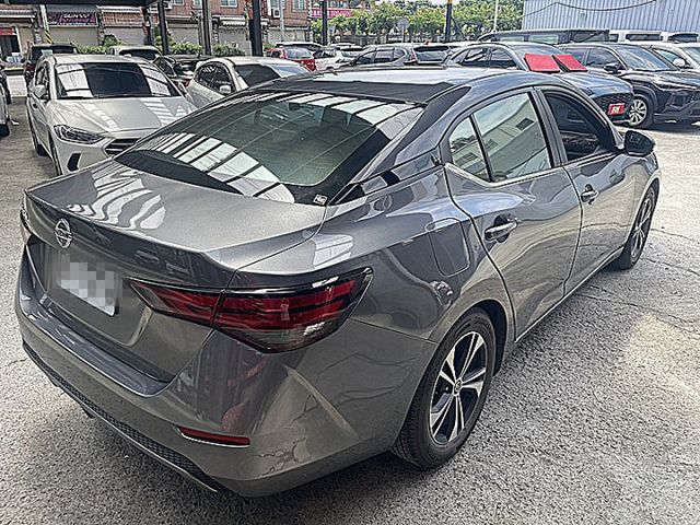 Sentra 尊爵版小資女愛車才跑5萬  第5張相片