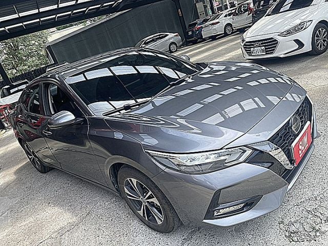 Sentra 尊爵版小資女愛車才跑5萬  第6張相片