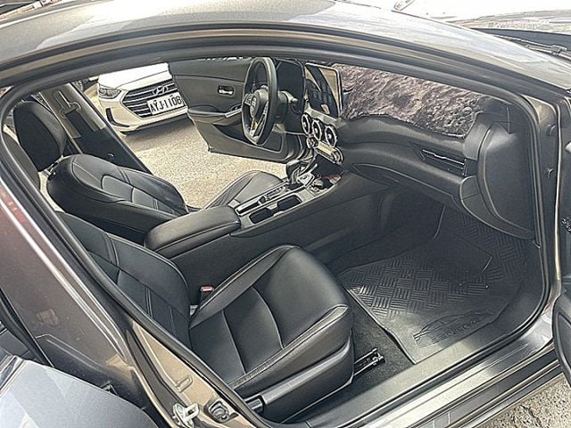 Sentra 尊爵版小資女愛車才跑5萬  第10張相片