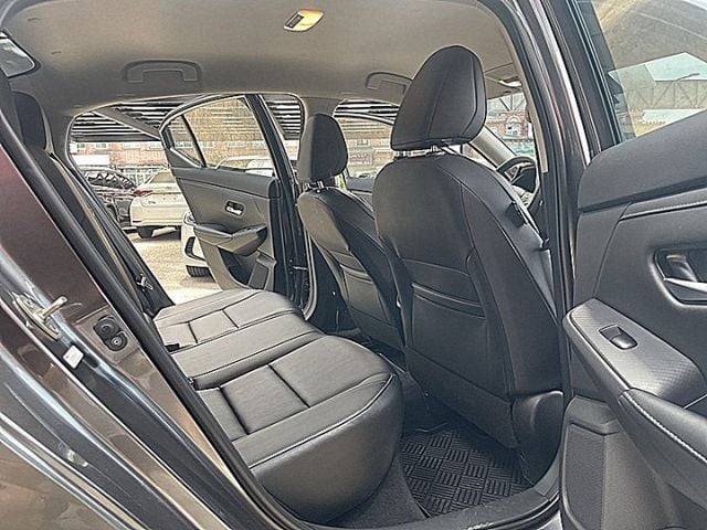 Sentra 尊爵版小資女愛車才跑5萬  第11張相片