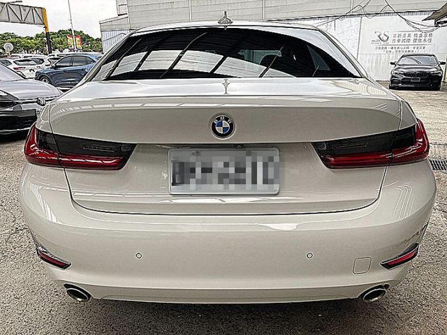 新世代G20系 BMW 318I  Luxury 德系精緻與豪華才跑7萬搶手白  第4張相片