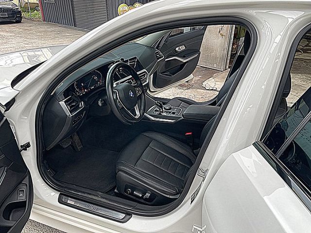新世代G20系 BMW 318I  Luxury 德系精緻與豪華才跑7萬搶手白  第9張相片