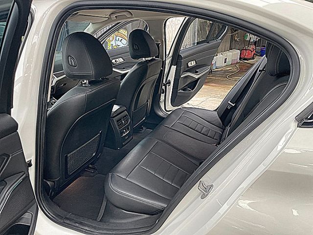 新世代G20系 BMW 318I  Luxury 德系精緻與豪華才跑7萬搶手白  第10張相片