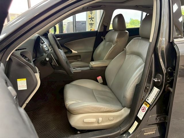 ★SUM模範店認證車　 　　　  ★熱門四門代步車　　　　　★里程保證★IKEY免持鑰匙　　　★方向盤換檔撥片★一鍵啟動  第8張相片