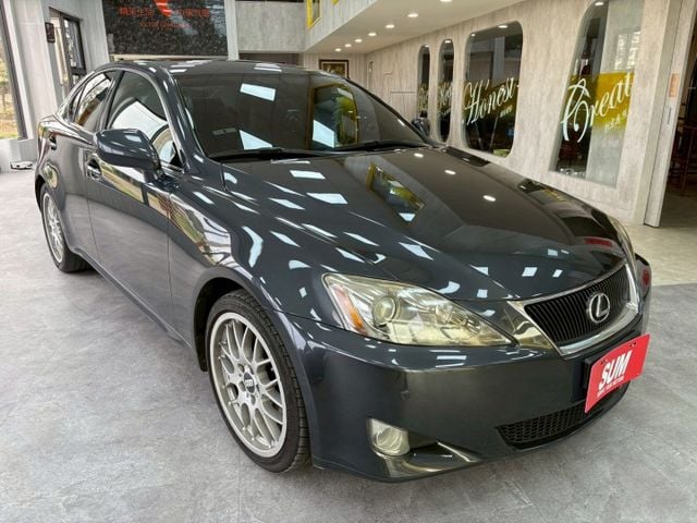 ★SUM模範店認證車　 　　　  ★熱門四門代步車　　　　　★里程保證★IKEY免持鑰匙　　　★方向盤換檔撥片★一鍵啟動  第13張相片
