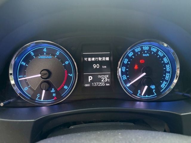 ★SUM模範店認證車　 　　　  ★熱門四門轎車款　　　　　★里程保證★IKEY免持鑰匙　　　★一鍵啟動★數位恆溫  第2張相片
