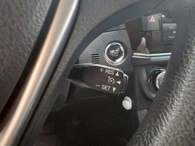 ★SUM模範店認證車　 　　　  ★熱門四門轎車款　　　　　★里程保證★IKEY免持鑰匙　　　★一鍵啟動★數位恆溫  第3張相片