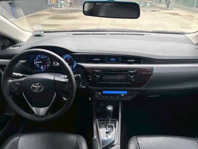 ★SUM模範店認證車　 　　　  ★熱門四門轎車款　　　　　★里程保證★IKEY免持鑰匙　　　★一鍵啟動★數位恆溫  第5張相片