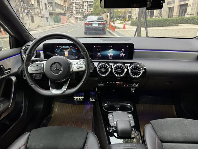 Mercedes-Benz/賓士   A-CLASS  A180  第3張相片