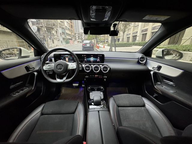 Mercedes-Benz/賓士   A-CLASS  A180  第4張相片