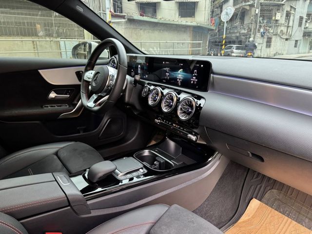 Mercedes-Benz/賓士   A-CLASS  A180  第10張相片