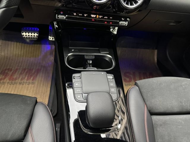Mercedes-Benz/賓士   A-CLASS  A180  第15張相片