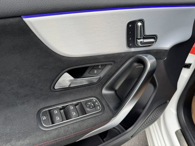 Mercedes-Benz/賓士   A-CLASS  A180  第16張相片