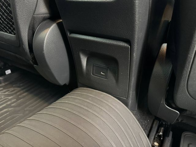 Mercedes-Benz/賓士   A-CLASS  A180  第19張相片