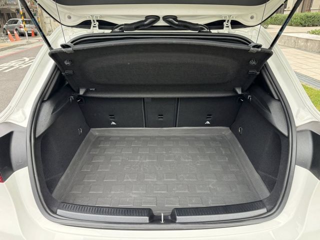 Mercedes-Benz/賓士   A-CLASS  A180  第22張相片
