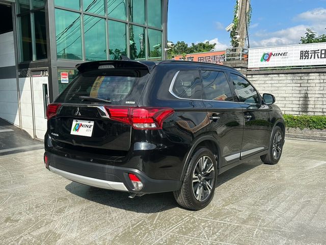 MITSUBISHI三菱 OUTLANDER  第2張相片